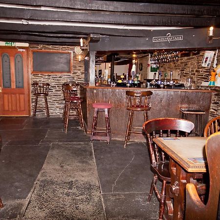 The White Hart Hotel Menheniot エクステリア 写真